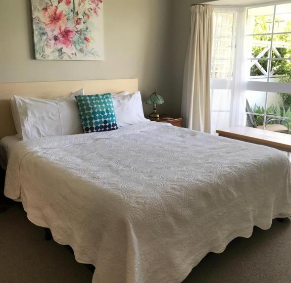 Ash Grove Boutique Motel