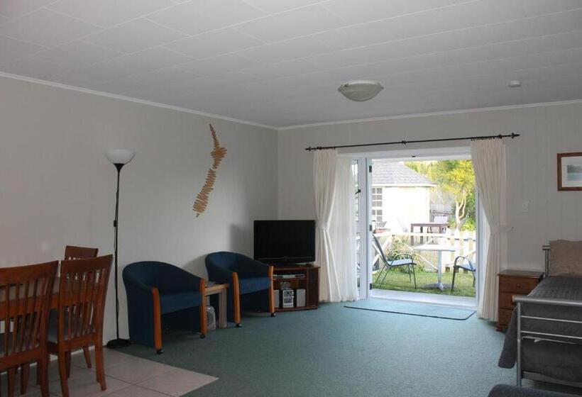 Ash Grove Boutique Motel