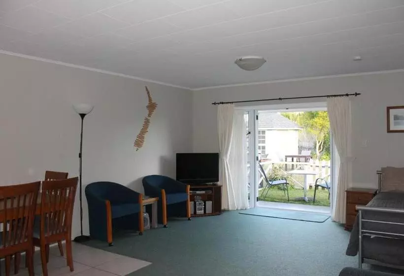 Ash Grove Boutique Motel