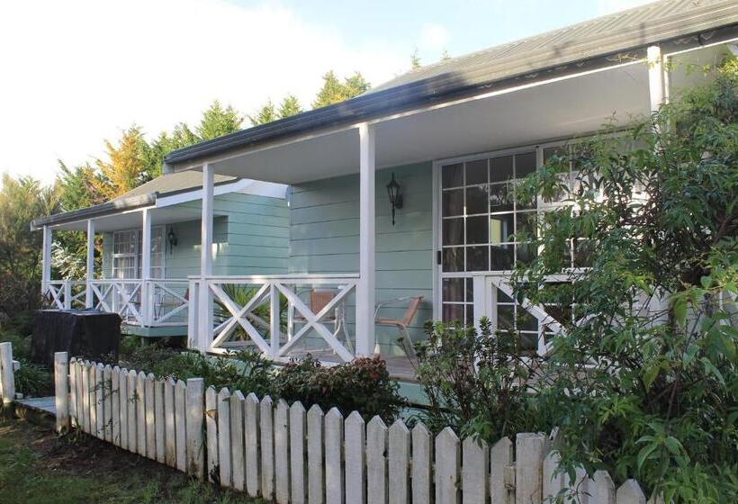 Ash Grove Boutique Motel