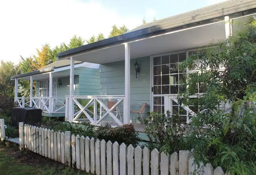 Ash Grove Boutique Motel