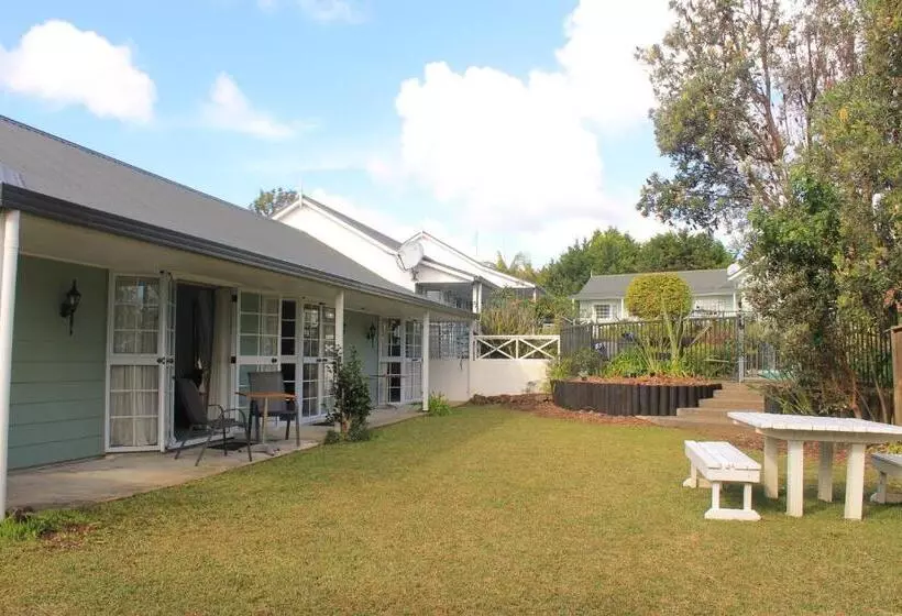 Ash Grove Boutique Motel