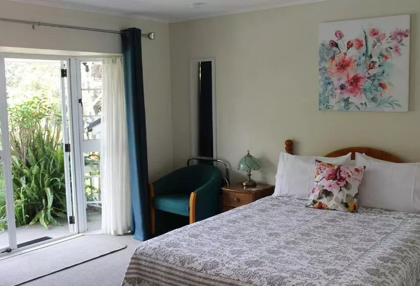Ash Grove Boutique Motel