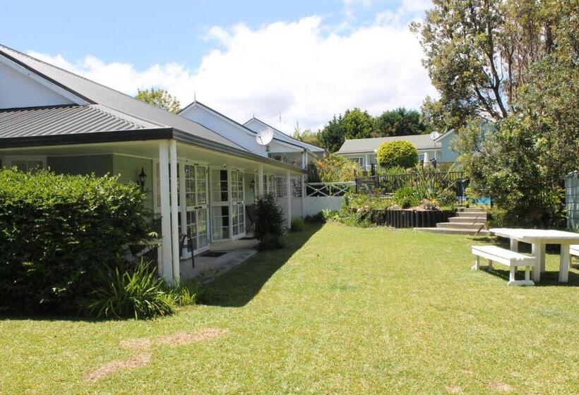 Ash Grove Boutique Motel