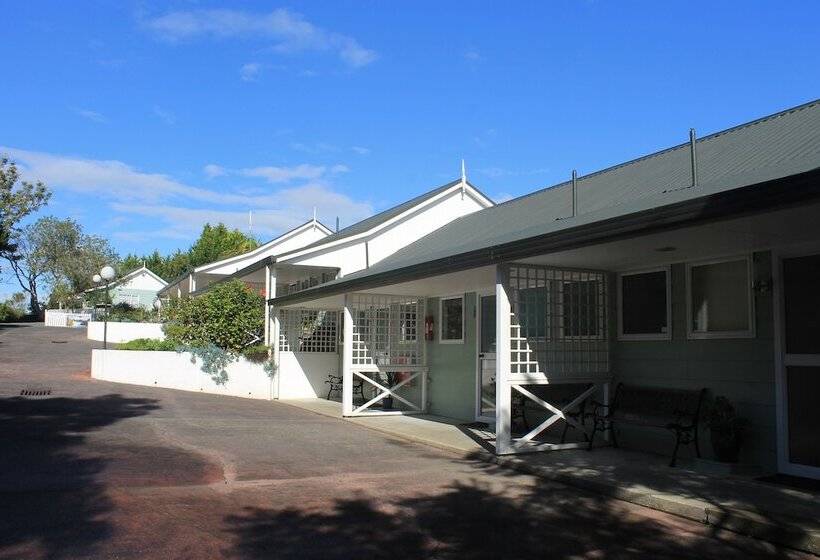 Ash Grove Boutique Motel