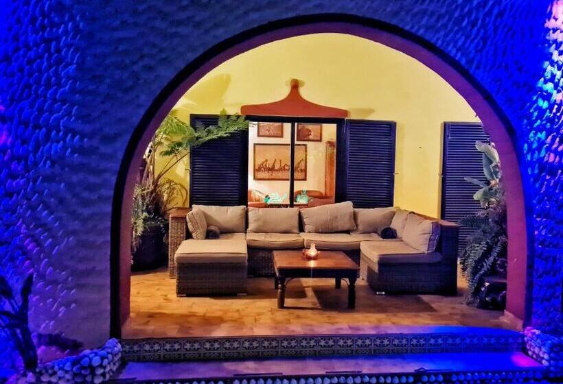 ベッドアンドブレックファースト Villa Paraiso   Naturism Optional Adults Only