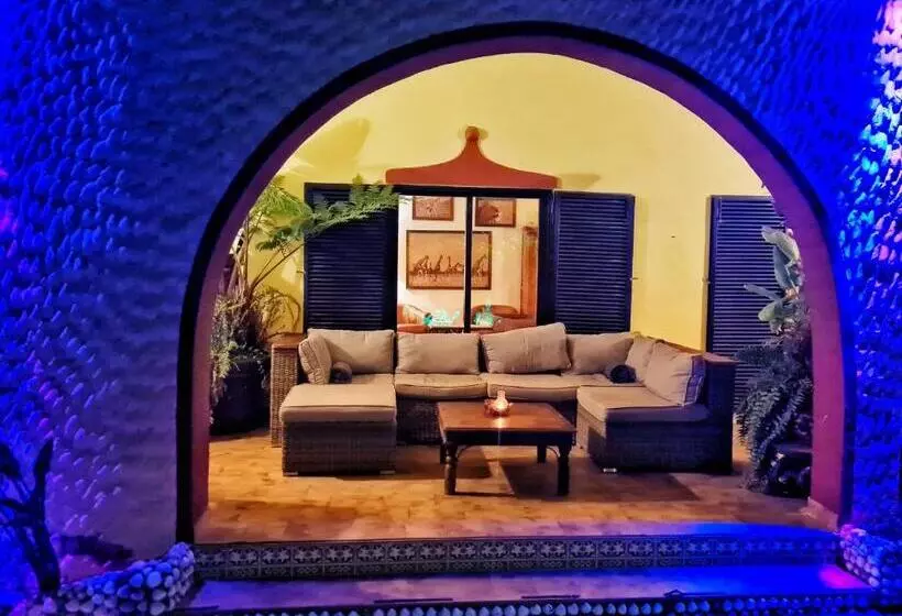 ベッドアンドブレックファースト Villa Paraiso   Naturism Optional Adults Only