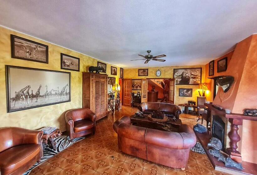 ベッドアンドブレックファースト Villa Paraiso   Naturism Optional Adults Only