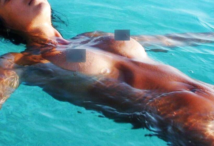 ベッドアンドブレックファースト Villa Paraiso   Naturism Optional Adults Only