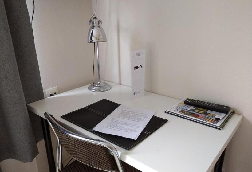 هتل Laholms Vandrarhem