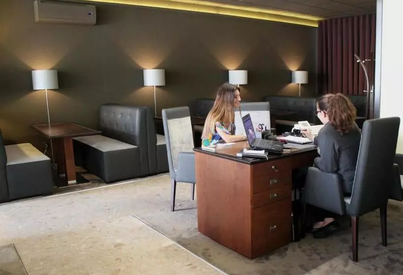 Hotel M