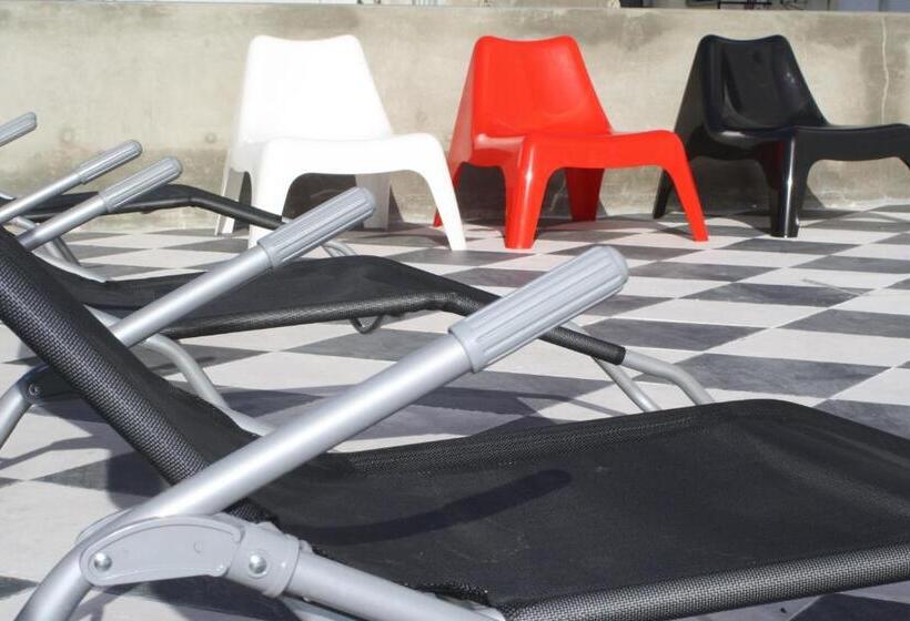 N1 Hostel Apartments And Suites