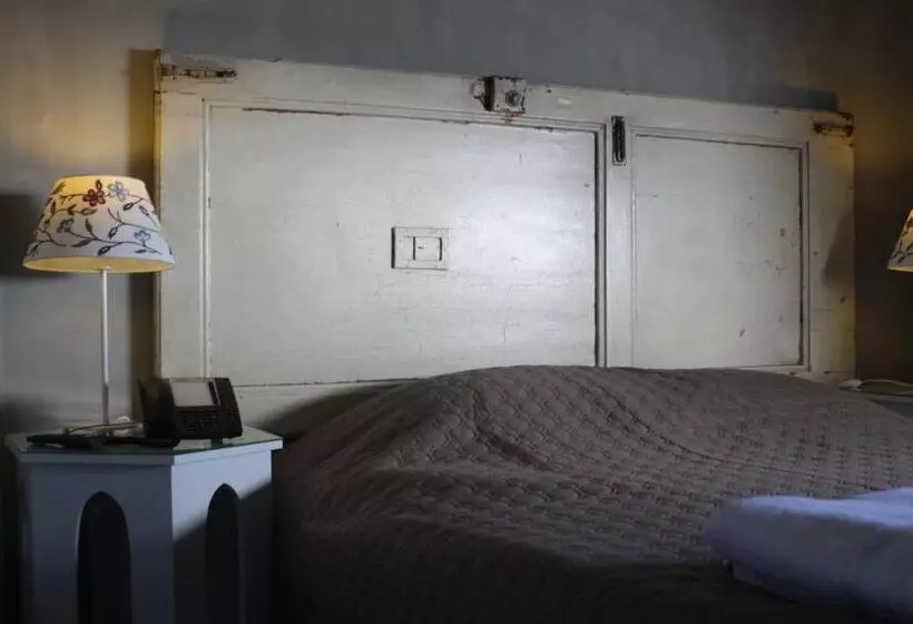 N1 Hostel Apartments And Suites
