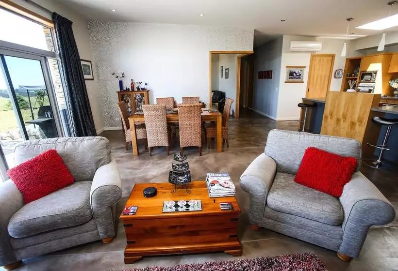 Redvale Ridge B&b