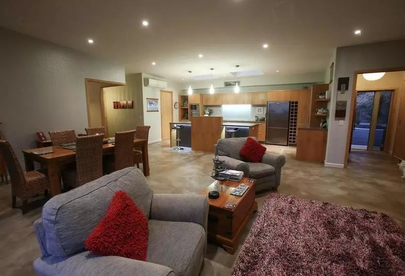 Redvale Ridge B&b