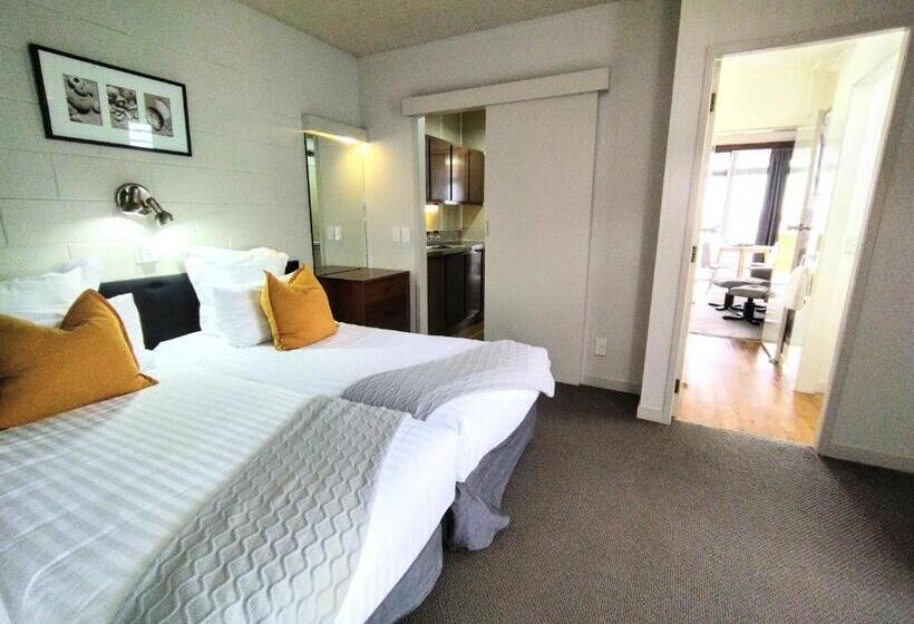 Whispering Sands Beachfront Motel