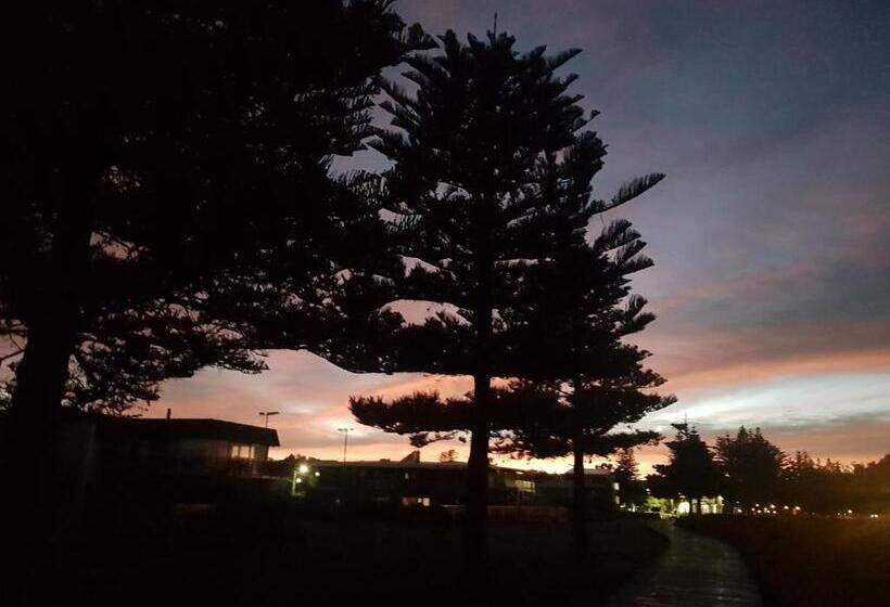 Whispering Sands Beachfront Motel