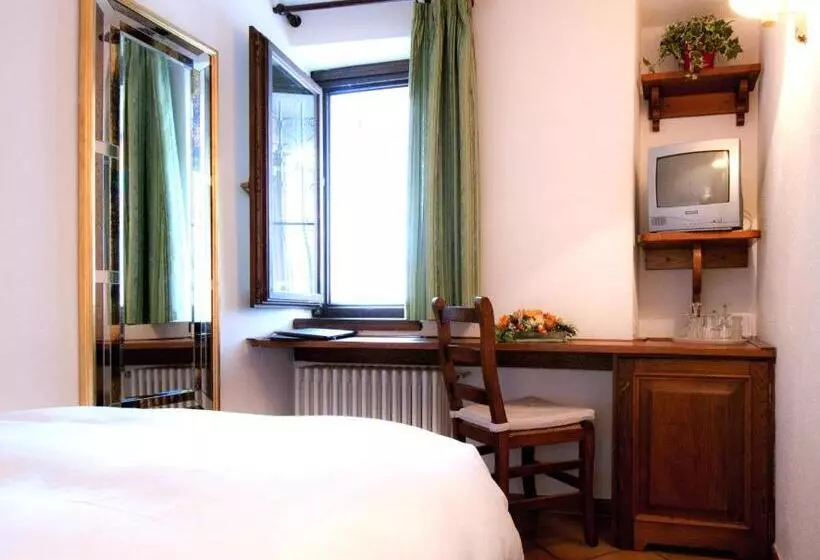 ホテル Albergo Ristorante Della Posta