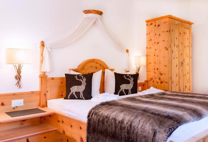 هتل Chasa Castello Relax & Spa