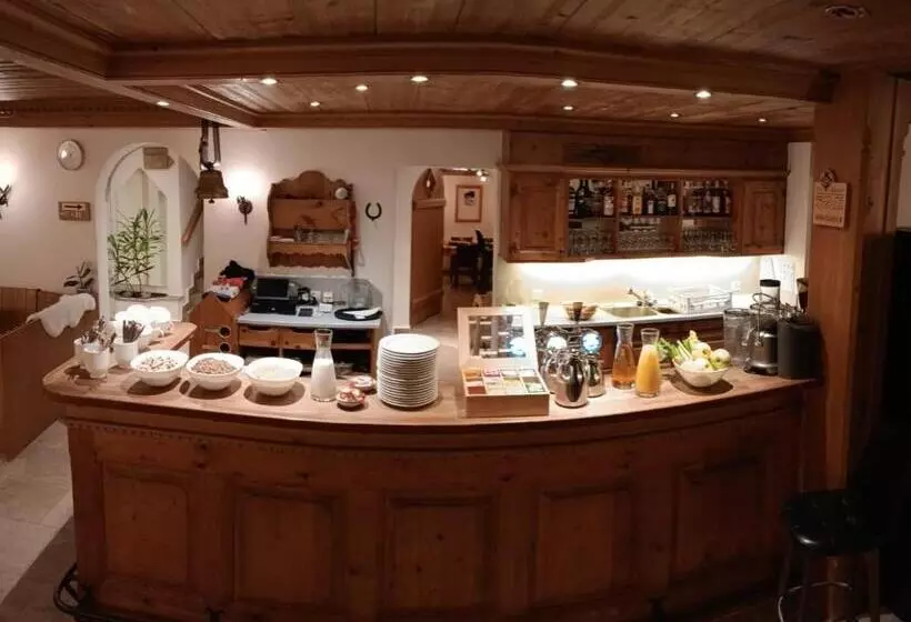 هتل De Commune