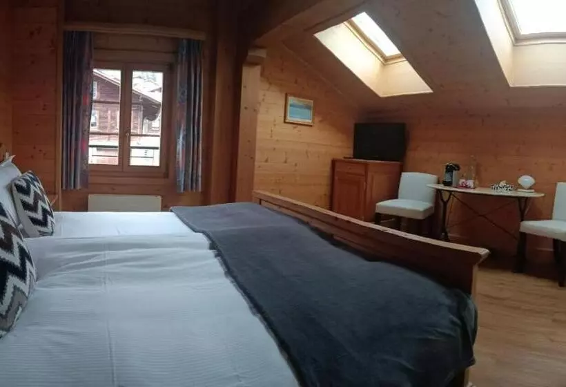 هتل De Commune