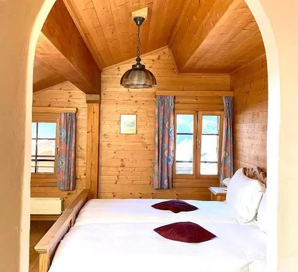هتل De Commune