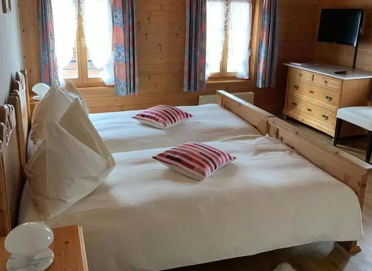 هتل De Commune
