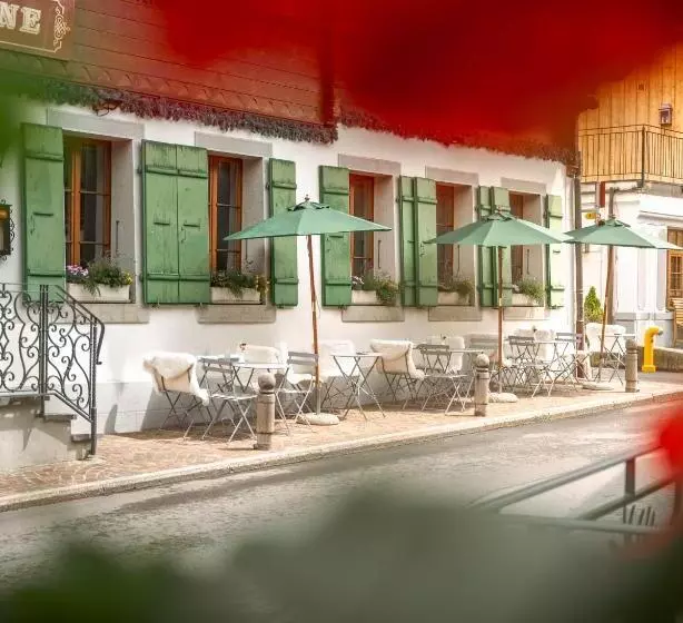 هتل De Commune