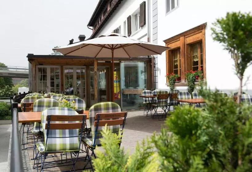 Hotelli Hirschen B&b