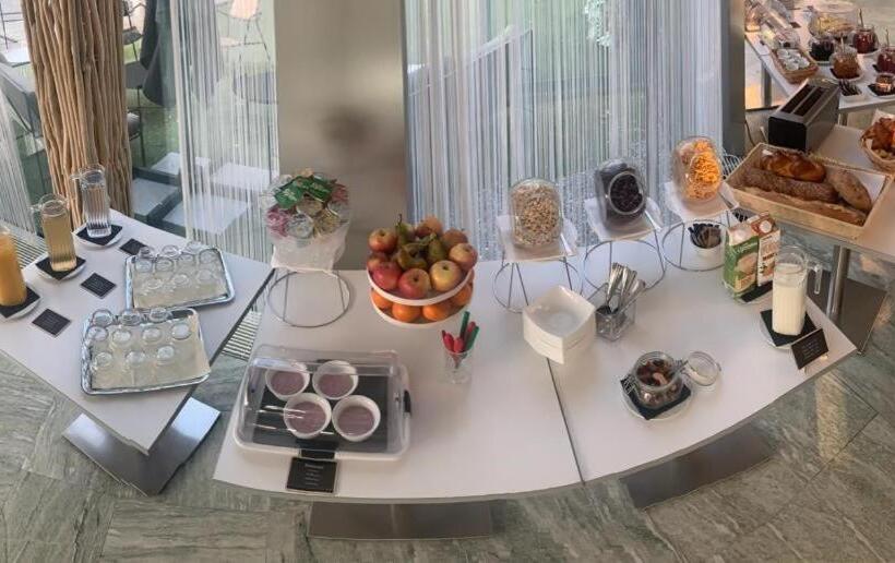 Отель Hôtel De La Poste Sierre