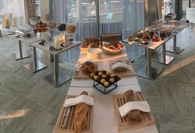 Отель Hôtel De La Poste Sierre