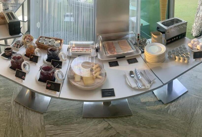 Отель Hôtel De La Poste Sierre