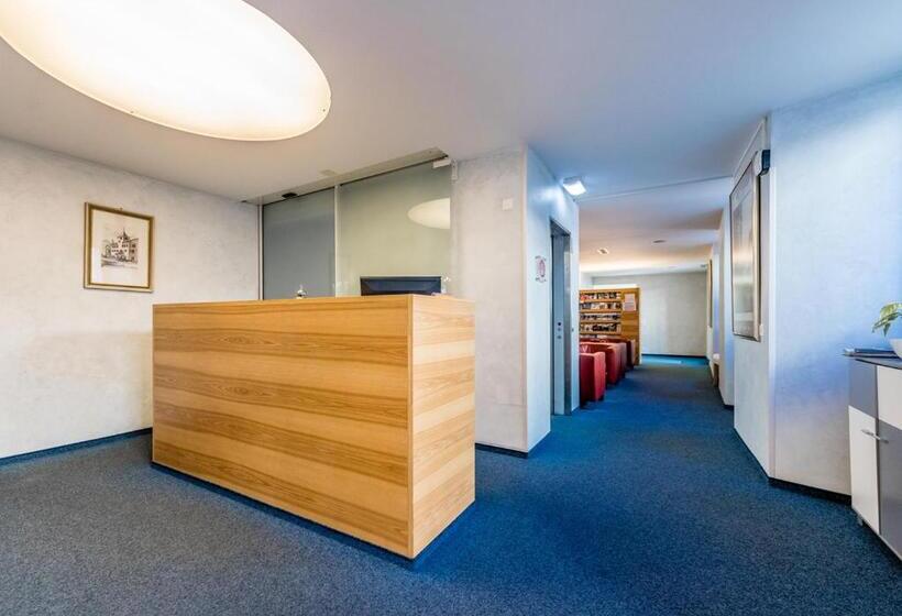 Отель Hôtel De La Poste Sierre