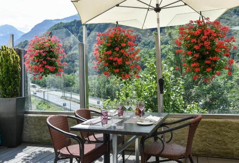 호텔 Hôtel Restaurant Le Saint Christophe