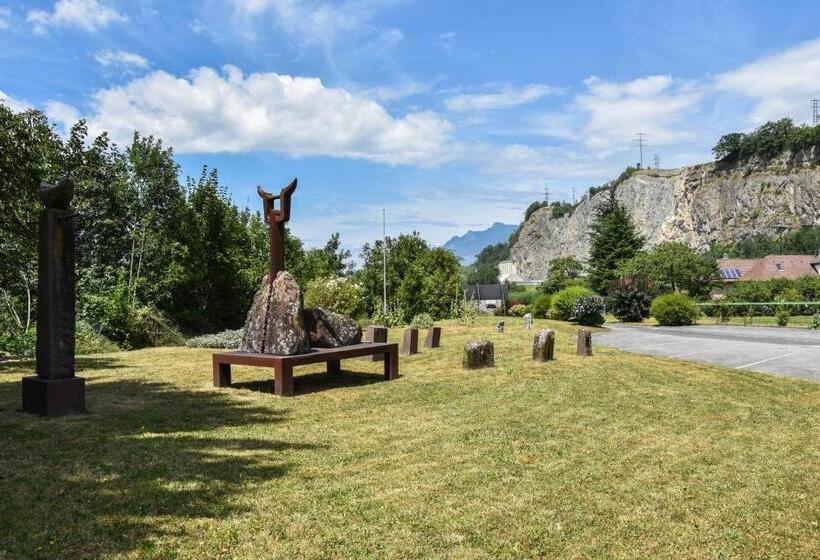 호텔 Hôtel Restaurant Le Saint Christophe