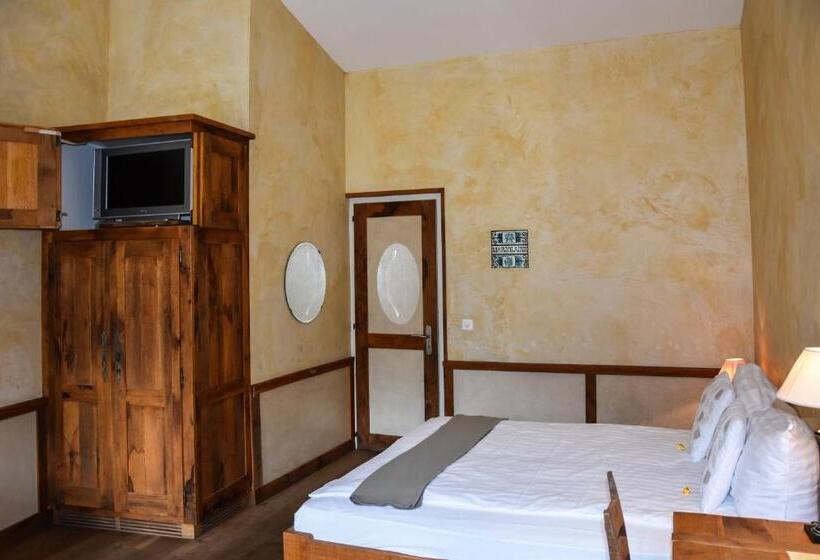 호텔 Hôtel Restaurant Le Saint Christophe