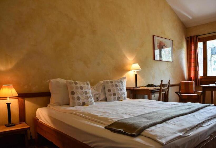 호텔 Hôtel Restaurant Le Saint Christophe