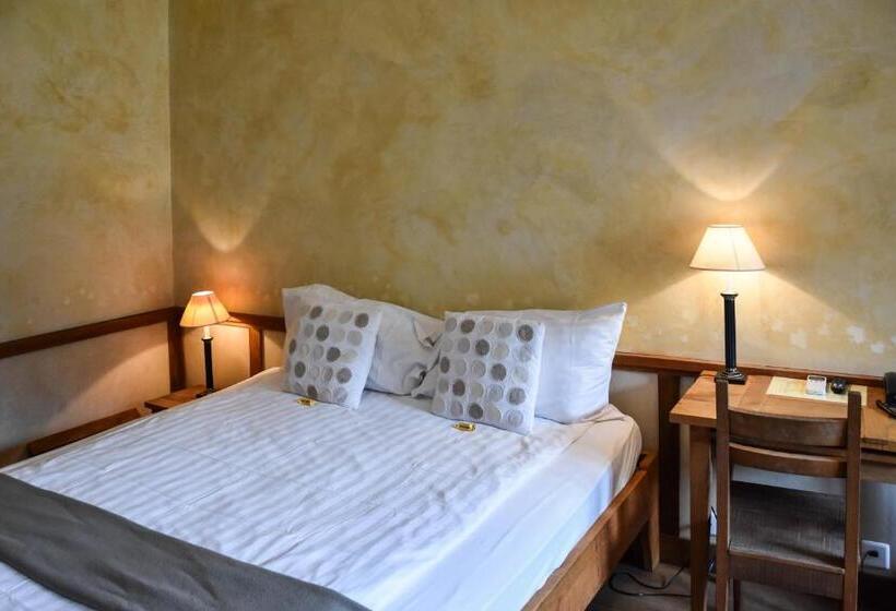 호텔 Hôtel Restaurant Le Saint Christophe