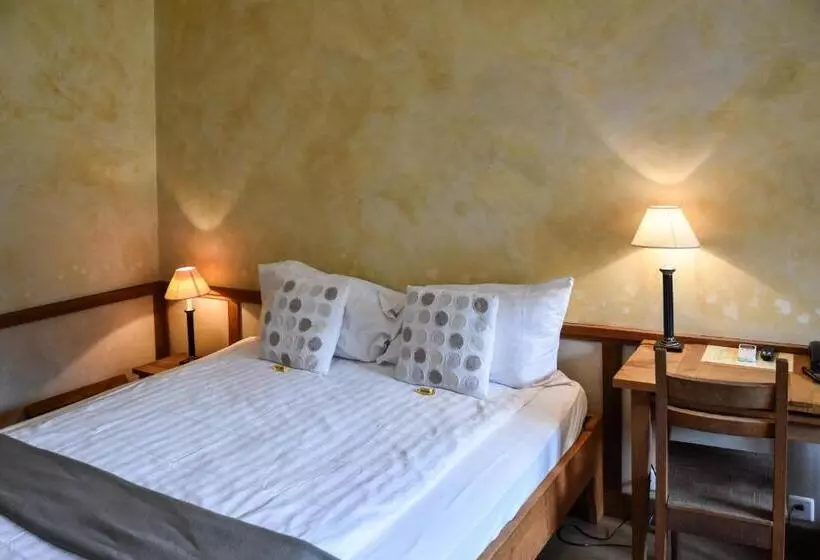 Hotelli Hôtel Restaurant Le Saint Christophe