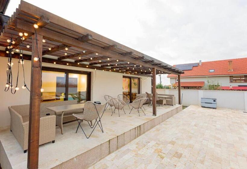 בית מלון כפרי Pensiunea Carmel