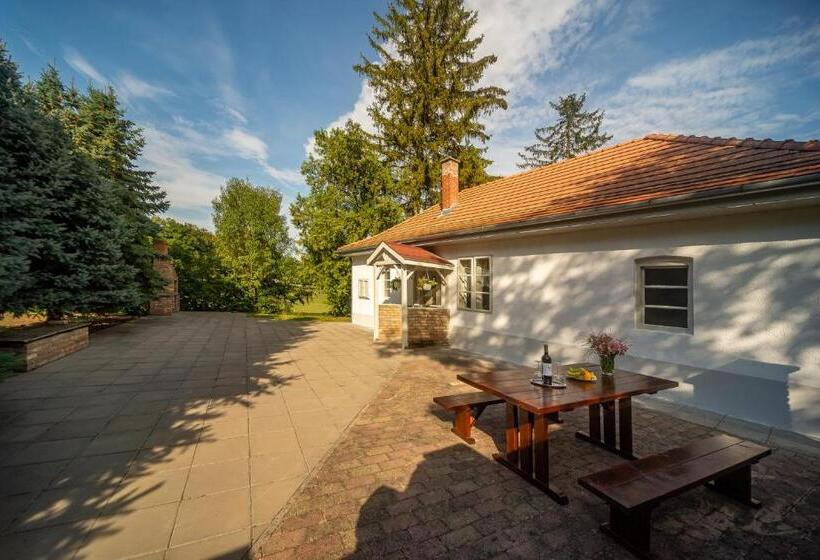 פנסיון Dégi Festetics Kastély, Park Vendégház