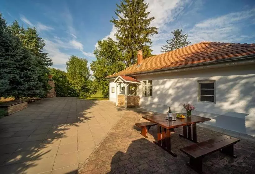 Majatalo Dégi Festetics Kastély, Park Vendégház