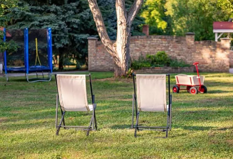 Majatalo Dégi Festetics Kastély, Park Vendégház