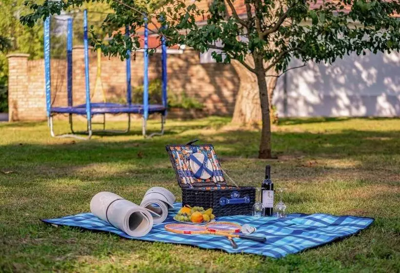 Majatalo Dégi Festetics Kastély, Park Vendégház