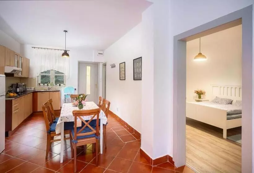 Majatalo Dégi Festetics Kastély, Park Vendégház