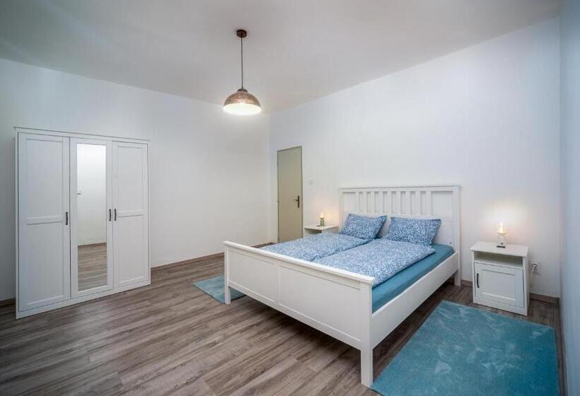 פנסיון Dégi Festetics Kastély, Park Vendégház