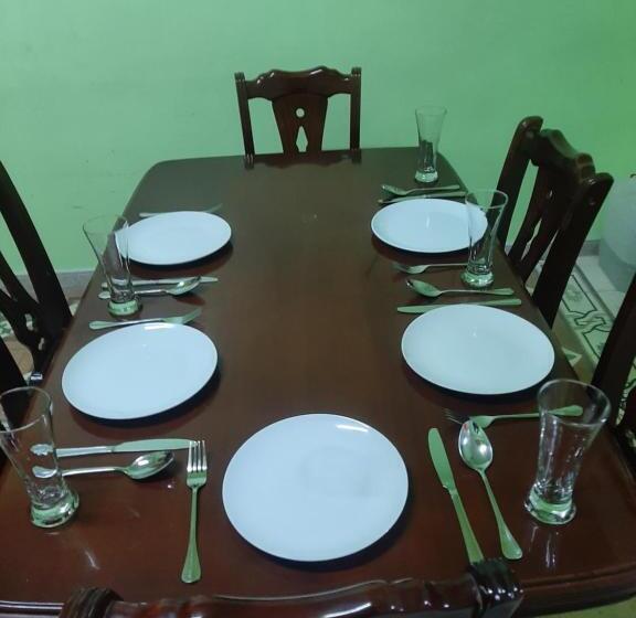 تختخواب و صبحانه King Chemosh