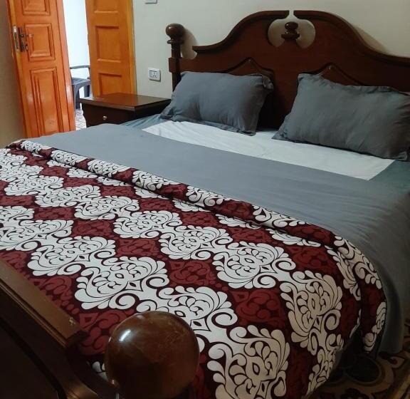 تختخواب و صبحانه King Chemosh