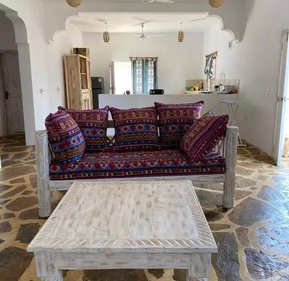 تختخواب و صبحانه Red Land House