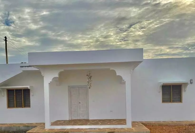 تختخواب و صبحانه Red Land House
